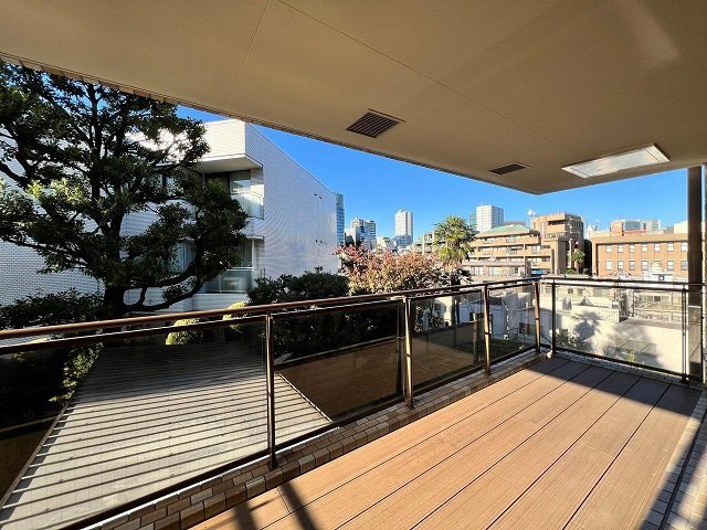 港区南青山４丁目の賃貸マンションのバルコニー