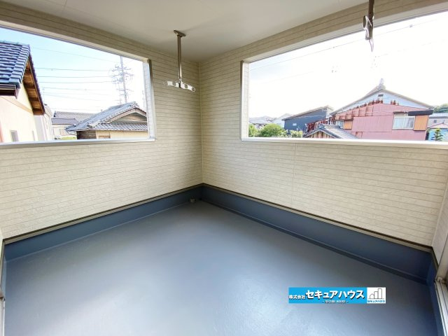 【今からご案内可能】東浦町大字生路　全4棟のバルコニー|【バルコニー】
◆見晴らしもよく、太陽の温かな温もりをめいっぱい受け止めてくれます。
太陽の光と爽やかな風を受けたお洗濯物はあっという間に乾き、取りこむ時には太陽の匂いを感じられそうですね。　
