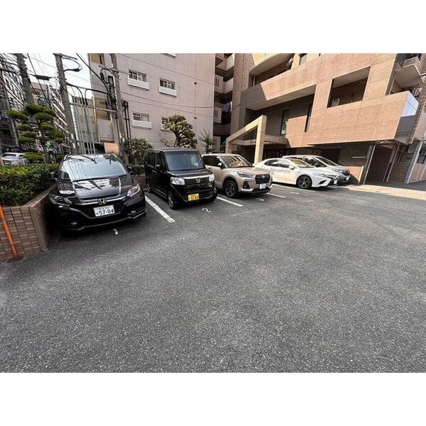 ディーセント天神南　警固小学校区の駐車場|ディーセント天神南