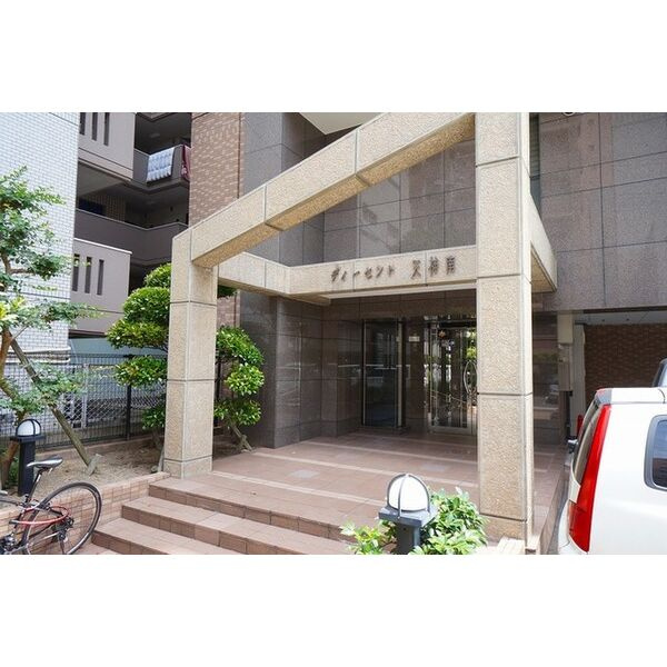ディーセント天神南　警固小学校区のエントランス|ディーセント天神南