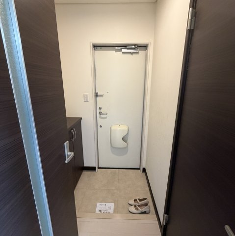 アーバンコート山下町壱番館の玄関