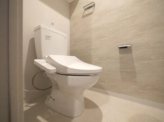 【トイレ】 | Park Lane Kujo | 落ち着いた色調のトイレです