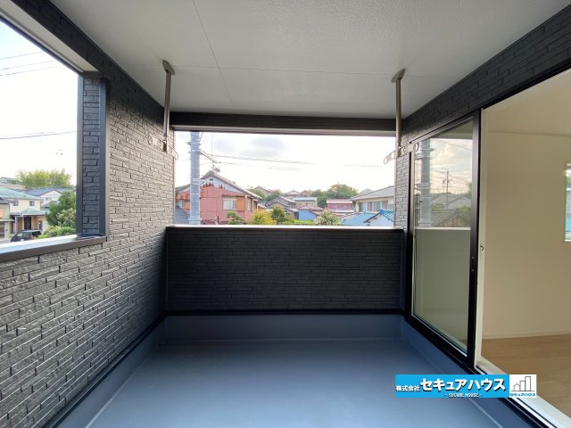 【今からご案内可能】東浦町大字生路　全4棟のバルコニー|【バルコニー】
◆見晴らしもよく、太陽の温かな温もりをめいっぱい受け止めてくれます。
太陽の光と爽やかな風を受けたお洗濯物はあっという間に乾き、取りこむ時には太陽の匂いを感じられそうですね。　