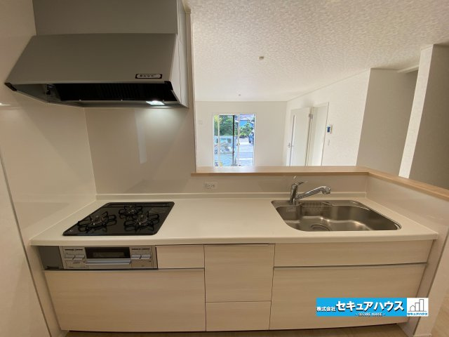 【今からご案内可能】東浦町大字生路　全4棟のキッチン|【キッチン】
◆同時にたくさんの料理が調理できる。「焼く・蒸す・煮る」の工程を同時進行で進めることができるので、料理を素早く作ることができます。育児でバタバタ忙しいママに嬉しい♪