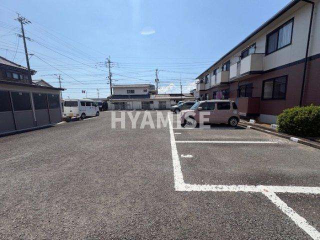 プレミール竹松本町の駐車場