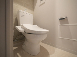 【トイレ】 | Park Lane Kujo | 落ち着いた色調のトイレです