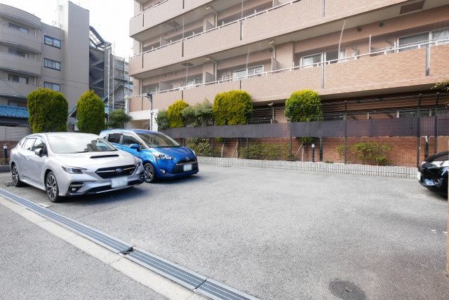 ヴィラルーチェの駐車場