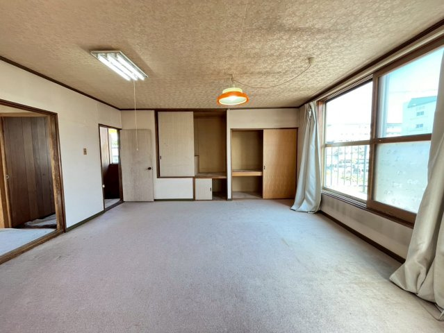 武佐1丁目　中古住宅の洋室|2階　13.75帖