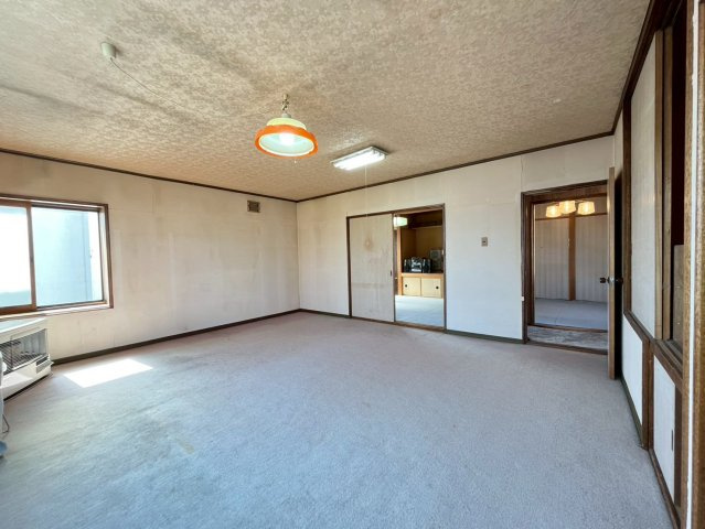 武佐1丁目　中古住宅の洋室|2階　13.75帖