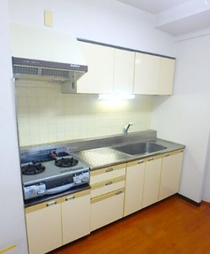 グリーンハイム赤羽のキッチン|コンパクトなキッチンで掃除もラクラク