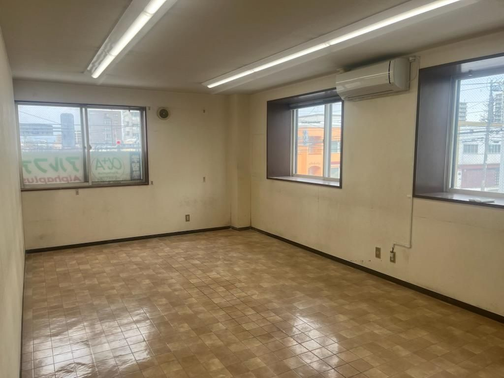 札幌市中央区南十四条西１６丁目のビル