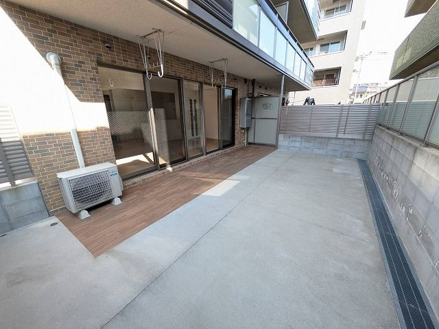  エモシオン箱崎のバルコニー