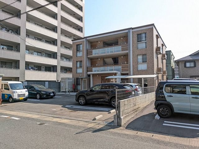  エモシオン箱崎