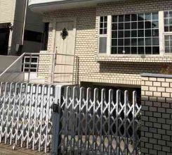 成城8丁目貸家のエントランス|エントランスです