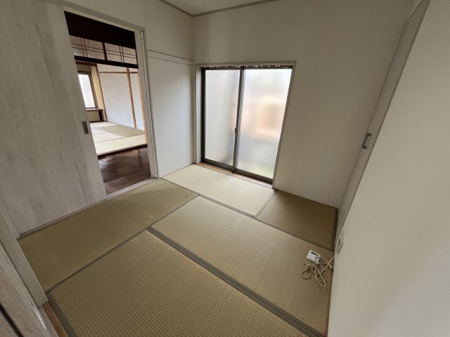 笠岡市富岡売家2の和室
