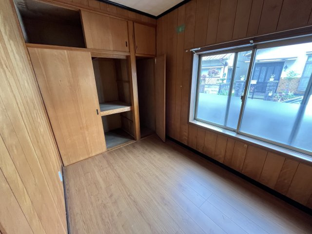 笠岡市富岡売家2の洋室