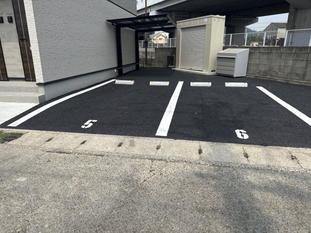 LINOREの駐車場