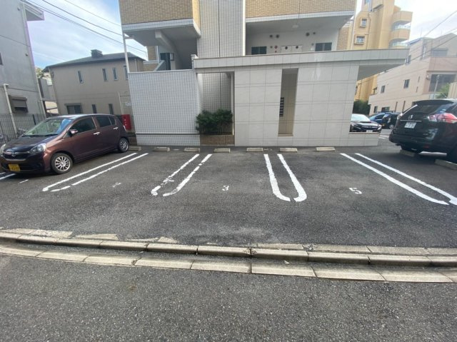 アルシオン　名古屋市賃貸　仲介手数料無料の駐車場