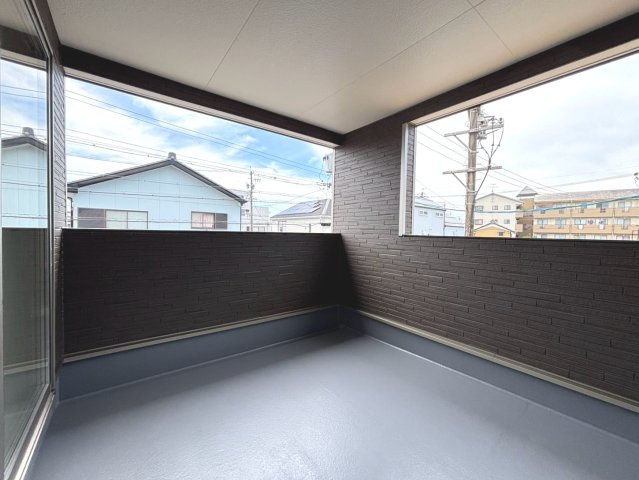 クワイエ　岐阜市旦島中町第３　全１区画分譲のバルコニー|バルコニーは南向きで洗濯物もよく乾きます！強度と表面積硬度を持つFPRで防水しています。