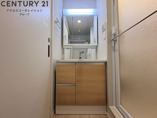 使いやすい独立洗面化粧台付きです☆