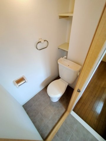 コンパクトで使いやすいトイレです♪