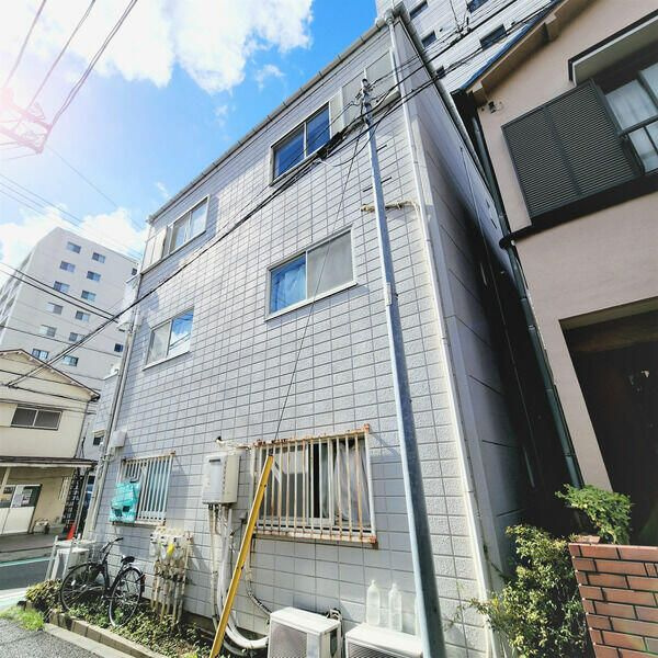 石山ビルの外観