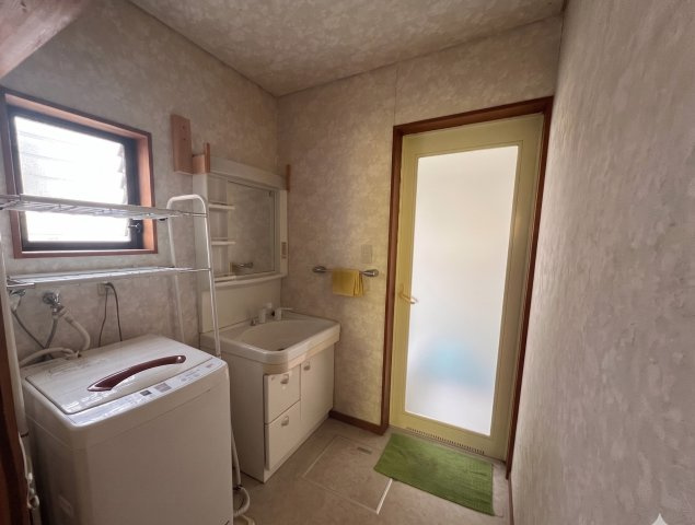 津山市山方 4LDK 中古住宅の脱衣所|※AIにより、家具、家電等を消して画像修正した写真です。細部が実際とは異なる部分があります。実物をご確認ください。