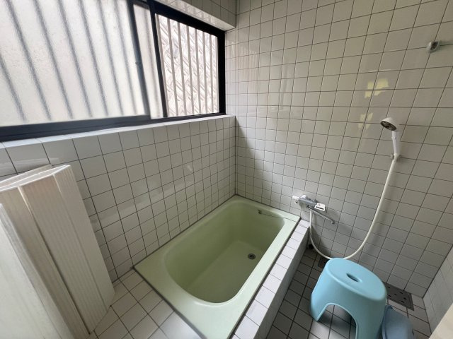 津山市山方 4LDK 中古住宅の浴室