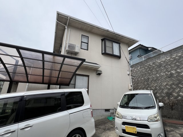 津山市山方 4LDK 中古住宅の駐車場