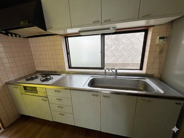津山市山方 4LDK 中古住宅のキッチン|※AIにより、家具、家電等を消して画像修正した写真です。細部が実際とは異なる部分があります。実物をご確認ください。