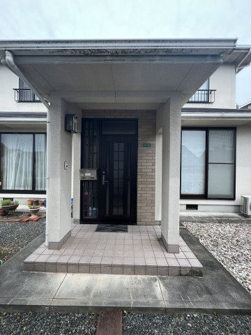 津山市山方 4LDK 中古住宅の玄関