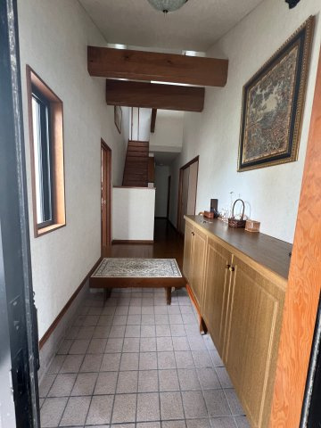 津山市山方 4LDK 中古住宅の玄関