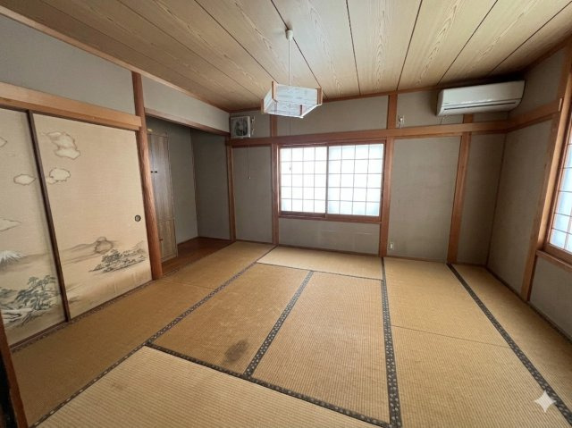 津山市山方 4LDK 中古住宅の和室|※AIにより、家具、家電等を消して画像修正した写真です。細部が実際とは異なる部分があります。実物をご確認ください。