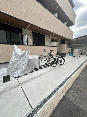 ALEGRIA岸辺の駐車場