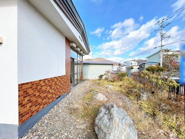 北見市相内町１０６番地５０　中古売家の庭|【リフォーム済】道路側のお庭写真です。道路側なので、お花など植えてみてはいかがでしょうか？