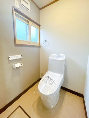 北見市相内町１０６番地５０　中古売家のトイレ|【リフォーム済】新品のトイレに交換しました。トイレが交換されていると清潔で嬉しいですね。保温洗浄機能付きですので、冬場も温かいトイレで安心できますね。