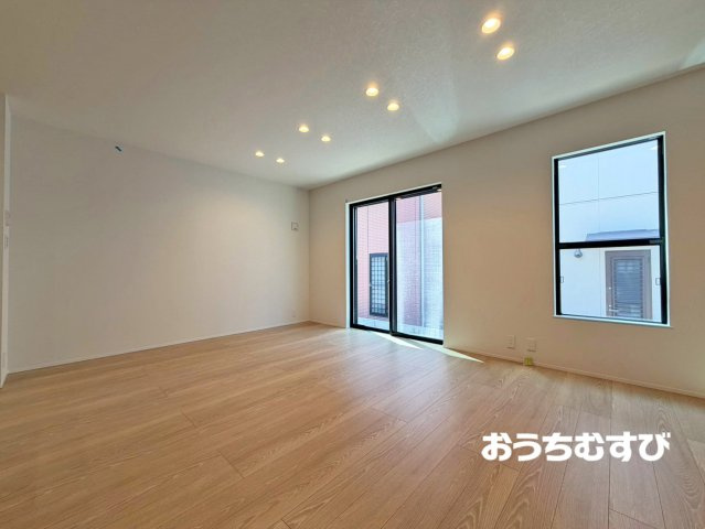 春日井市高山町7期(全6棟)の居間・リビング
