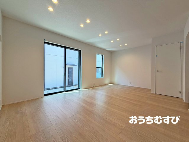 春日井市高山町7期(全6棟)の居間・リビング