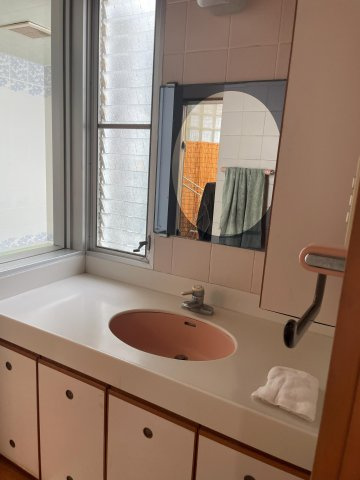 北谷町北谷2丁目　賃貸併用住宅の独立洗面台