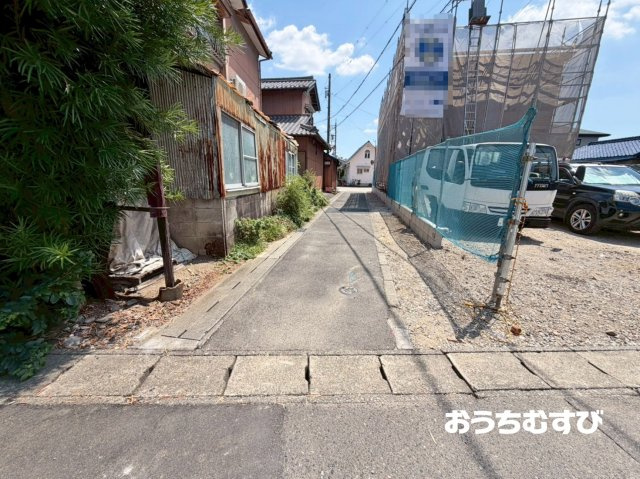 小牧市元町(全1棟)の前面道路含む現地写真