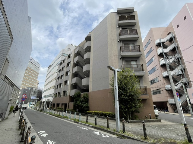 ルピナス王子駅前の外観