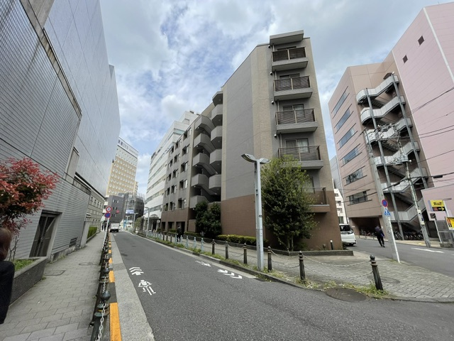 ルピナス王子駅前の外観