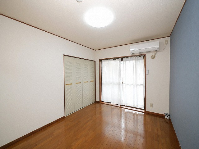 サニーハイツ住吉の洋室