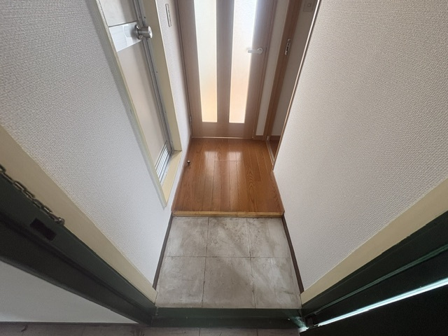中之町ハイツの玄関