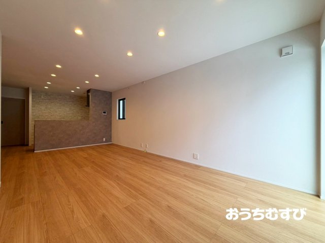 春日井市東野町7期(全3棟)の居間・リビング