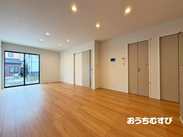 春日井市東野町7期(全3棟)の居間・リビング