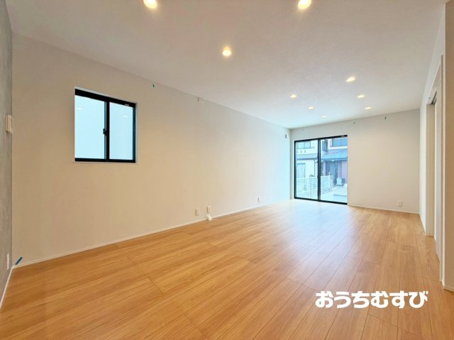 春日井市東野町7期(全3棟)の居間・リビング