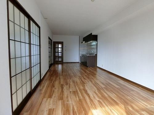 福岡市西区周船寺３丁目の賃貸マンションの居間・リビング|物件の画像3