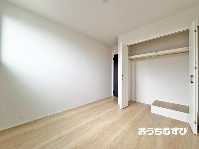 春日井市東野町7期(全3棟)の洋室