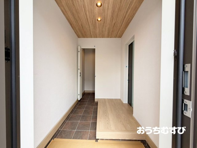 春日井市東野町7期(全3棟)の玄関